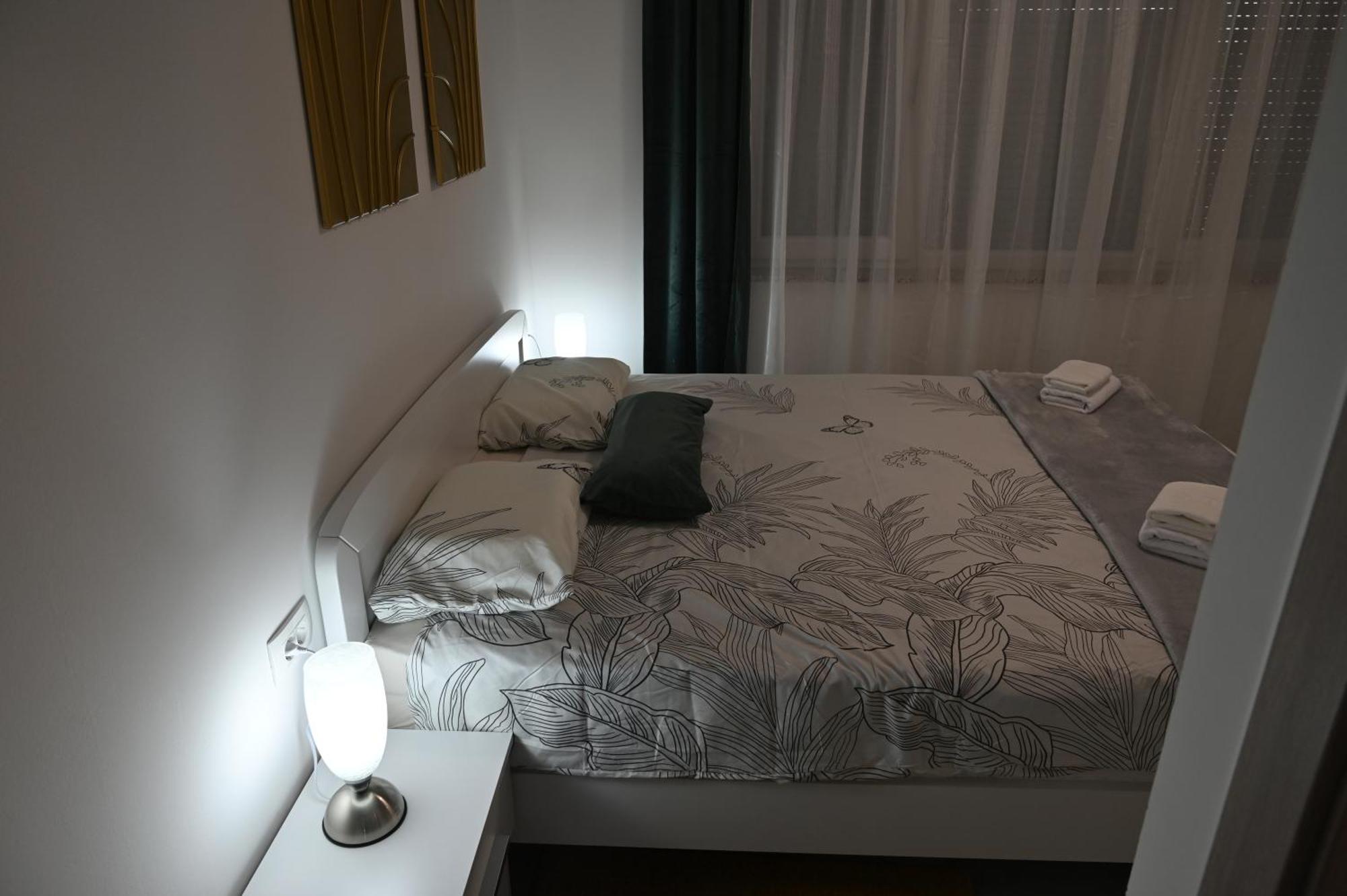 Studio Apartman Una -Self Check In,Free Parking カルロヴァッツ エクステリア 写真