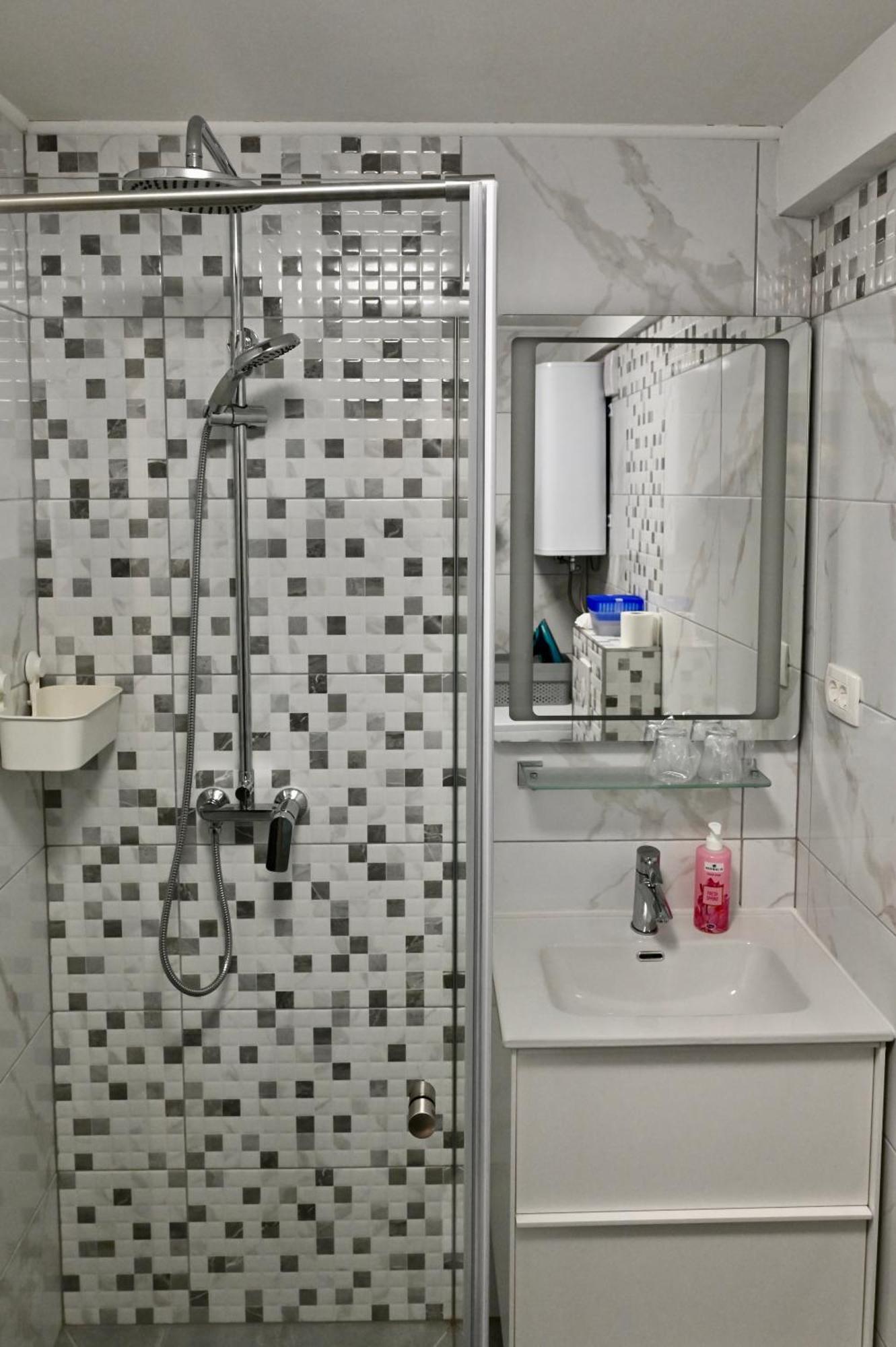 Studio Apartman Una -Self Check In,Free Parking カルロヴァッツ エクステリア 写真